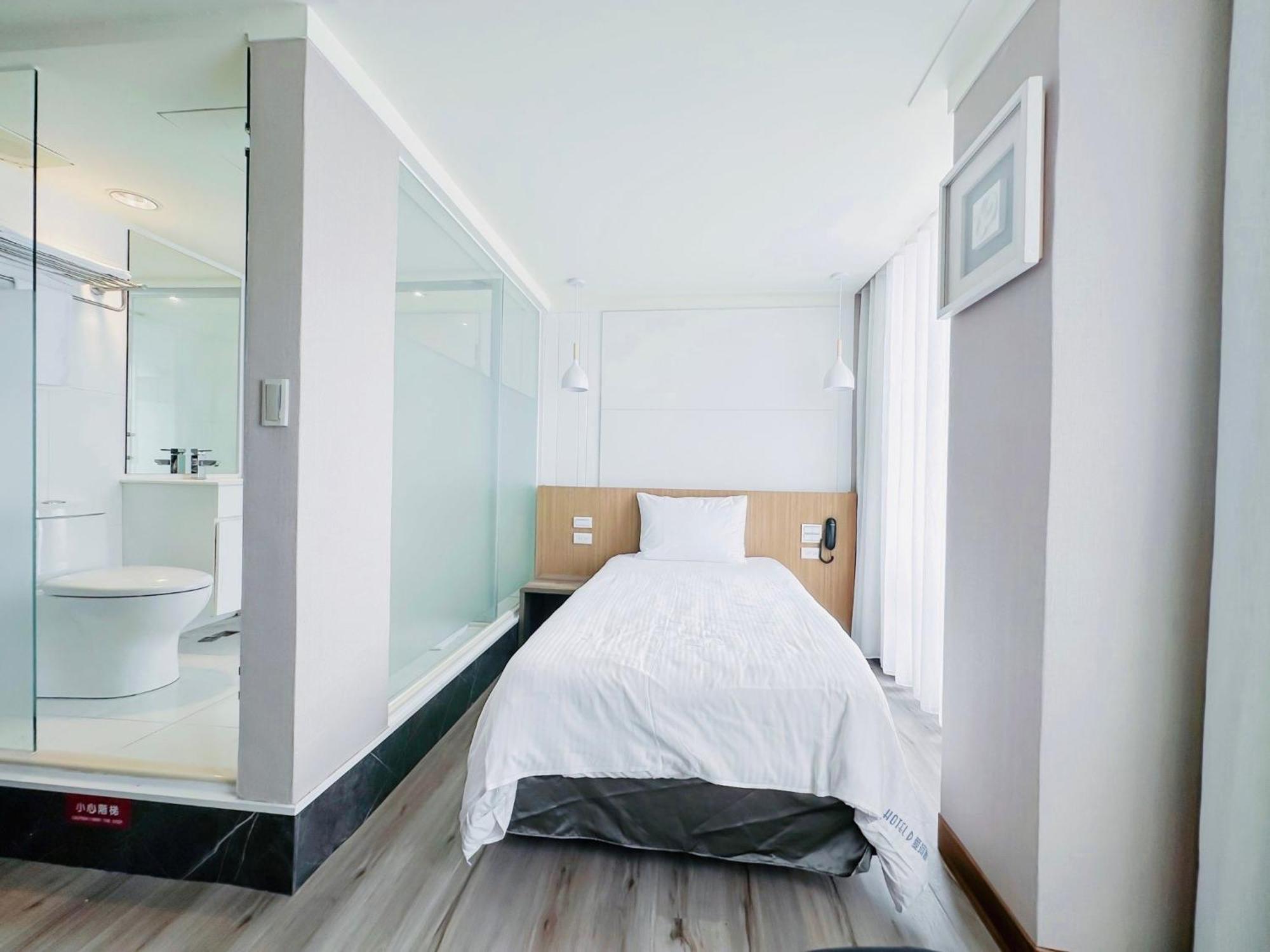 Days Fine Hotel Kaohsiung Exterior photo