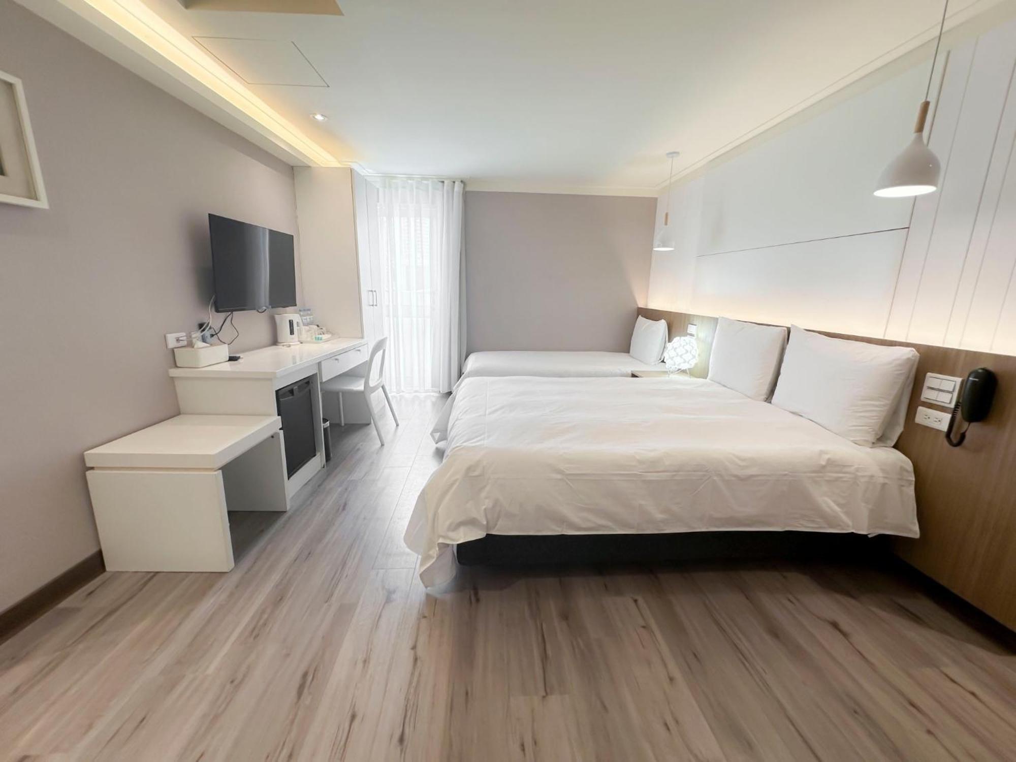 Days Fine Hotel Kaohsiung Exterior photo